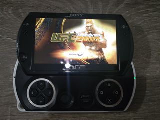 PSP GO 16GB-thumb-2
