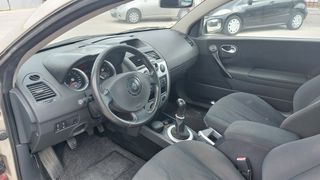 Renault Megane 2004-thumb-8
