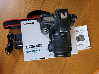 Φωτογραφική μηχανή CANON 80D (W) με φακό EF-S 18-135 IS Nano USM
