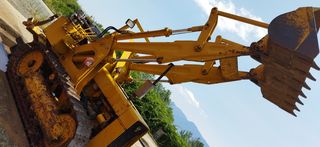 Φορτωτής Με Ερπύστριες CAT 2000 massey ferguson-thumb-2
