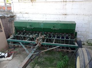 Tractor seeding machinery '88 BEKAM