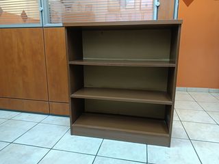 Μικρή βιβλιοθήκη άριστης κατάστασης.