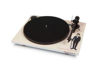 ESSENTIAL ΙΙ Parov Stelar - Demon (Ortofon ΟΜ 5e) Special Limited Edition Turntable - Pro-Ject Audio