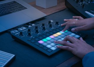 NOVATION CIRCUIT TRACKS GROOVE SYNTH MODULE - Novation-thumb-1