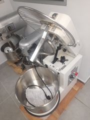 Ταχυζυμωτήριο 30 λίτρων 2 ταχυτήτων με περιστρεφόμενο κάδο. Ζύμη :15 kg. Διαστάσεις: 81×45×71