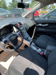 Toyota Auris 2011-thumb-7