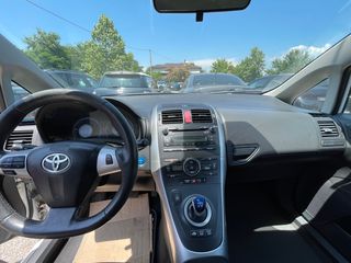 Toyota Auris 2011-thumb-8