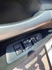 Toyota Auris 2011-thumb-9