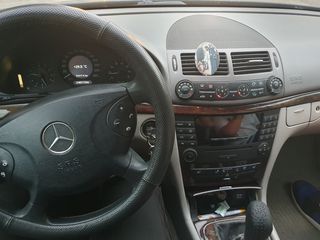Mercedes-Benz E 200 2005-thumb-15