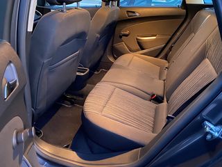 Opel Astra 2013 DIESEL-thumb-5