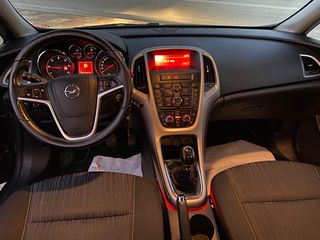 Opel Astra 2013 DIESEL-thumb-6