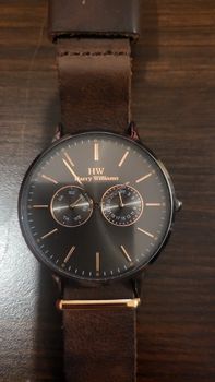 Harry Williams ρολόι από μαύρο ανοξείδωτο ατσάλι με καφέ δερμάτινο λουράκι HW-2402J/02