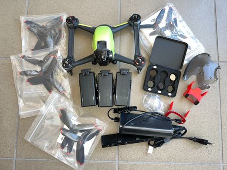 DJI '21 DJI FPV + Fly More + ND + GoPro Mount + σετ έλικες