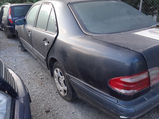  E200mercedes-thumb-3