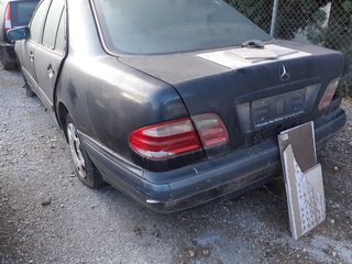  E200mercedes-thumb-4