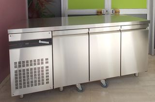 Ψυγείο πάγκος συντήρηση με 3 πόρτες και ενσωματωμένη μηχανή, με την μηχανή Αριστερά. 179*70*87cm, Ιnomak PNRP 999/LF. Ποιότητα & Τιμή Stockinox