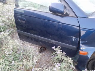 Avensis2001-thumb-4