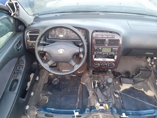 Avensis2001-thumb-8