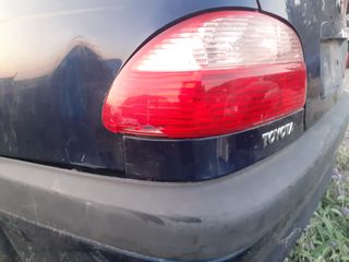 Avensis2001-thumb-10