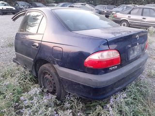 Avensis2001-thumb-11