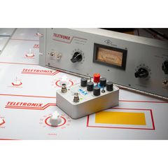 Universal Audio Max Preamp and Dual Compressor Pedal - Universal Audio-thumb-5