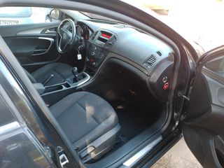 Opel Insignia 2011-thumb-8