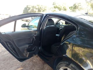 Opel Insignia 2011-thumb-10