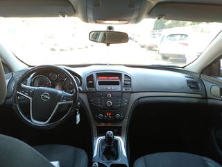 Opel Insignia 2011-thumb-15