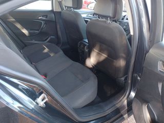 Opel Insignia 2011-thumb-11