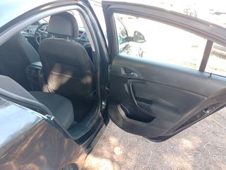 Opel Insignia 2011-thumb-13