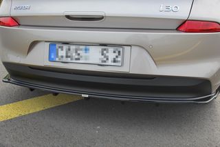 Πίσω Splitter (ΜΕ ΚΑΘΕΤΕΣ ΡΑΒΔΟΥΣ) HYUNDAI I30 MK3 HATCHBACK