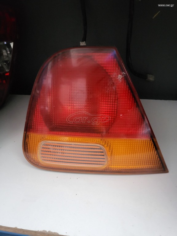 Φανάρι πίσω αριστερά εσωτερικο από Mitsubishi Carisma χρονολογία 1996 έως 2000 με 4 πόρτες τιμή +ΦΠΑ αποστολή σε όλη την Ελλάδα