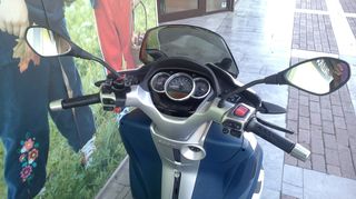 Piaggio MP3 300 LT 2011-thumb-2