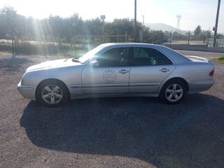 MERCEDES E220-thumb-3