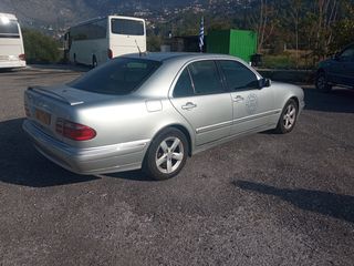 MERCEDES E220-thumb-4