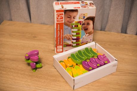 Hape: Stacking veggie game, ξύλινο jenga για παιδιά 3+