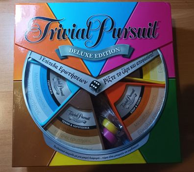 Hasbro Trivial Pursuit Deluxe Edition