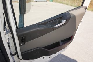 Volvo 2014 FH460 4X2 EURO 6 - ADR-thumb-75