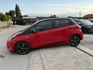 Toyota Yaris 2018 1.5 HYBRID TEAM-thumb-3