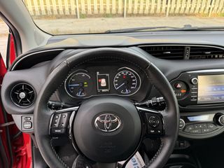 Toyota Yaris 2018 1.5 HYBRID TEAM-thumb-10
