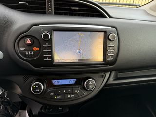 Toyota Yaris 2018 1.5 HYBRID TEAM-thumb-13
