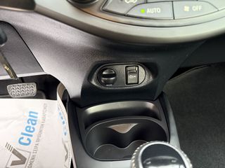 Toyota Yaris 2018 1.5 HYBRID TEAM-thumb-16
