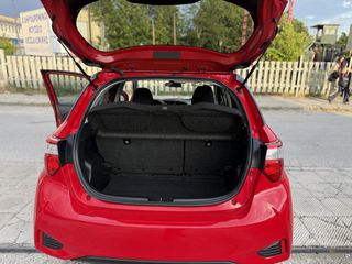 Toyota Yaris 2018 1.5 HYBRID TEAM-thumb-17