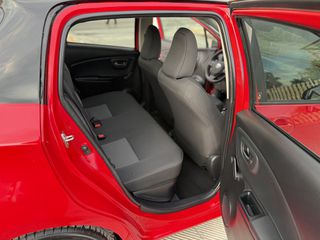 Toyota Yaris 2018 1.5 HYBRID TEAM-thumb-18