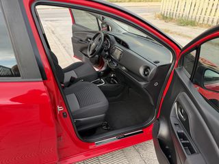 Toyota Yaris 2018 1.5 HYBRID TEAM-thumb-19