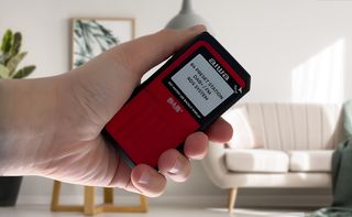 AIWA POCKET DIGITAL RADIO WITH DAB+ AND EARPHONES RED