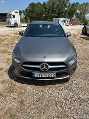 Mercedes-Benz A 180 2019 AUTOMATIC-thumb-2