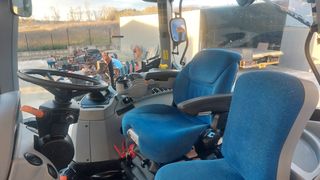 Τρακτέρ New Holland 2012 T 6090 TLS-thumb-7