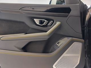 Lamborghini Urus 2021-thumb-13