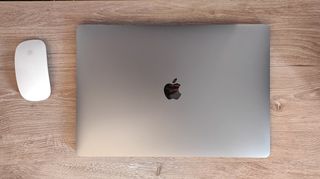 Apple MacBook Pro 15.4" (i9-9880H/16GB/512GB) with Touch Bar (2019)